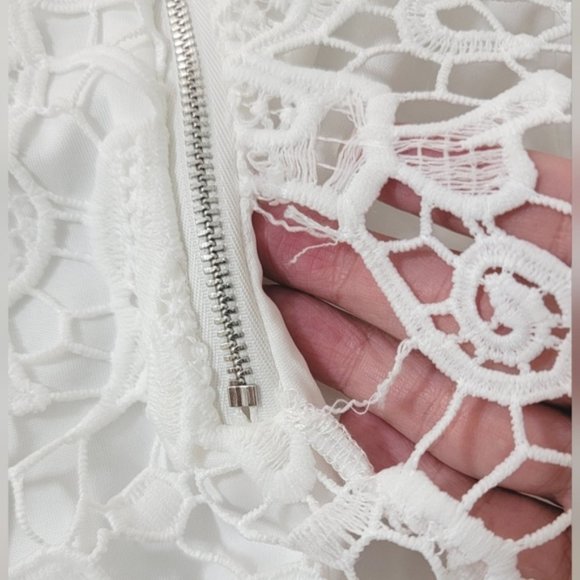 Lulus Briarwood Vintage Inspired Lace Ruffled Midi Bodycon Dress w/V-Neck - XS - Picture 4 of 7